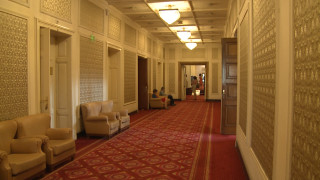 Коалицията се събира на заседание за да реши дали да