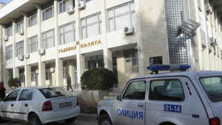 Шестимата инспектори от ДАИ Благоевград които бяха задържани и