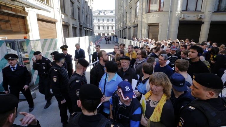 Десетки арестувани на протести срещу Путин в Русия 