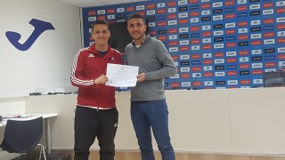 Радостин Александров е на 26 години треньор от ДЮШ на