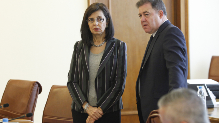 Не всяка оценка означава оставка, успокоява Кунева