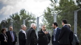Орбан и Салвини инспектираха бодливата тел по унгарско-сръбската граница