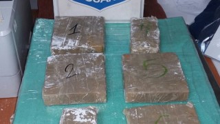 Митничари откриха над 2 кг хероин при проверка на автобус
