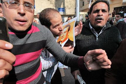 Журналистите – „между чука и наковалнята” в Кайро
