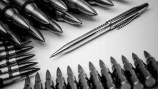 Журналист, разследващ данъчни измами, е застрелян в дома си в Словакия