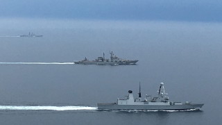 Девет британски кораба проследиха седем руски бойни кораба в Английския канал