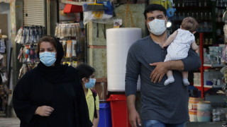 Новозаразените с новия коронавирус в Иран леко са се понижили