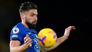 Таранът на Челси Оливие Жиру реши да остане на