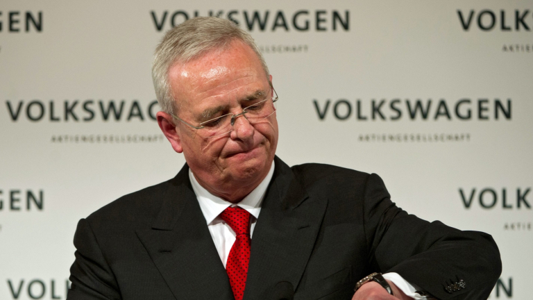 Голям акционер във Volkswagen иска намаляване на бонусите за топ мениджърите