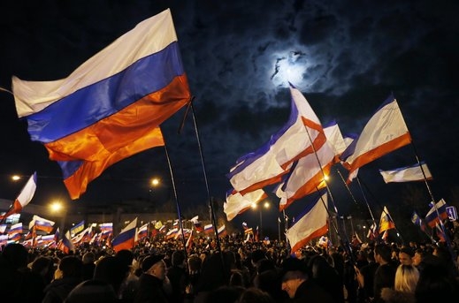 Една година руски Крим: заплатите падат, опашките растат