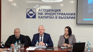 Необходима е единна държавна политика при приема и реализацията на