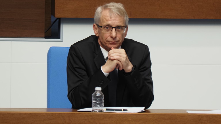 Вдигането за забраната за вноса на украинско зърно е в интерес на гражданите, уверява Денков