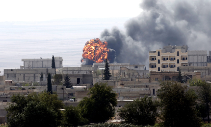 САЩ хвърлиха от въздуха оръжия и консумативи на кюрдите в Кобани
