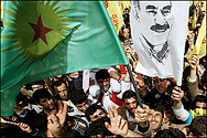 Кюрдите обявяват „сваляне на оръжието"