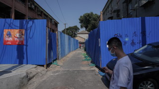 Части от китайската столица Пекин са под блокада след регистриране