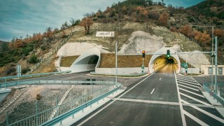 Пускат движението през най-дългия пътен тунел „Железница“ на магистрала „Струма“