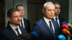 "Възраждане" против изграждането на още бежански лагери от затворен тип