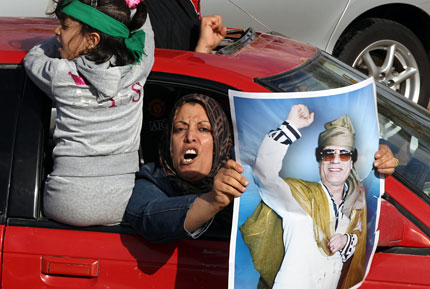 Кадафи към съюзниците: Няма да стъпите на тази земя