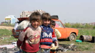 Партия плати водата на ромски квартал