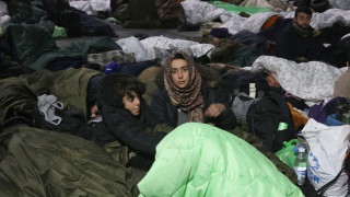 Полша обвини Беларус че е превозила стотици мигранти обратно до