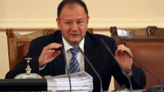 Миков сам орязва бюджета на Народното събрание