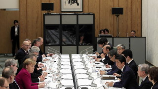 Канцлерът на Германия Ангела Меркел и японският премиер Шиндзо Абе