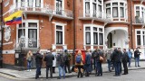 Джулиан Асанж търси убежище във Франция