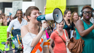 Жрици на любовта заклеймиха секс куклите