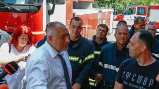 Борисов търси пожарникарска каска с петолъчка