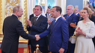 Президентът на Русия Владимир Путин предложи Дмитрий Медведев за премиер