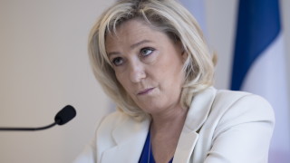 Френската крайнодясна лидерка Марин льо Пен критикува катастрофалните усилия на