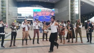 Музикални състави забавляват европейските граждани в последния ден от евроизборите