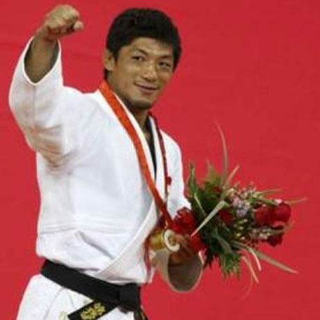 Масато Учишиба с титла по джудо в категория до 66 килограма