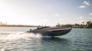 Lexus смята че най накрая е намерила начин да настигне Mercedes