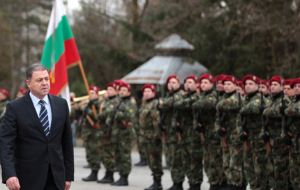 Истерията около Орхан Исмаилов е опасна, предупреди военният министър