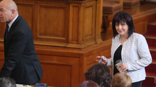 Караянчева защити Борисов, че не ходи в парламента