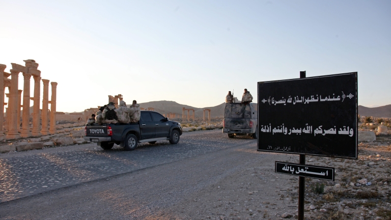 "Ислямска държава" избяга от Палмира след мощни бомбардировки на руската авиация