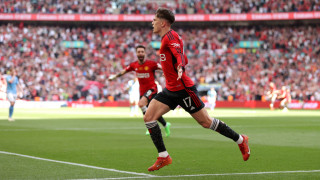 За тринадесети път в своята история Манчестър Юнайтед триумфира с Купата