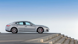 Porsche Panamera дебютира 425 метра над земята (галерия)