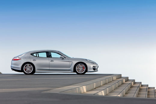 Porsche Panamera дебютира 425 метра над земята (галерия)