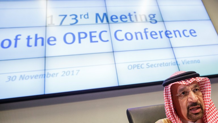 В ОПЕК се съгласиха да удължат с година сделката за намаляване добива на петрол