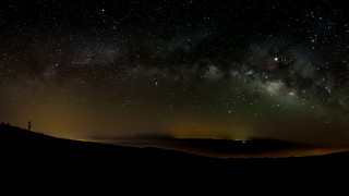 Древна галактика хвърля светлина за тъмната материя и галактическия канибализъм