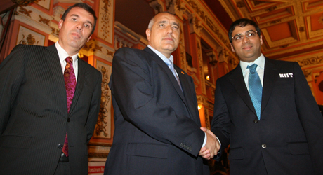 Пристигна специалната техника от Русия