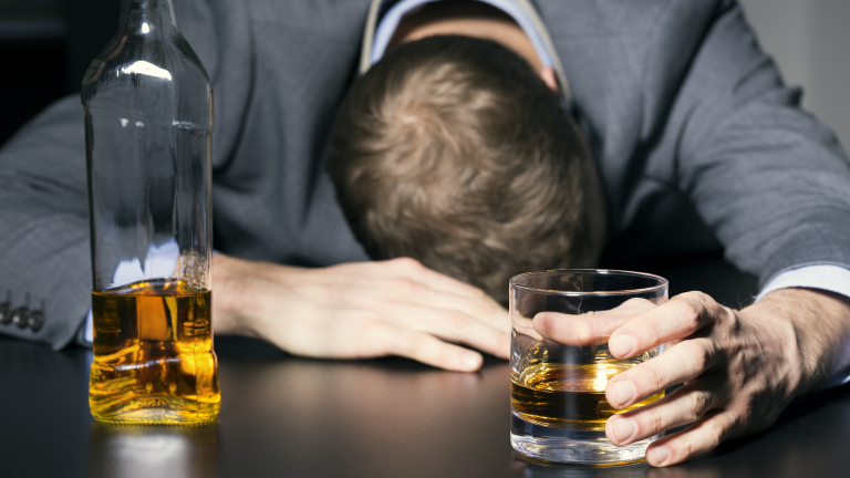 Шокиращи данни! Половината от българите са потенциални алкохолици