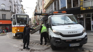 Новопоставена кашпа  блокира движението на трамваите на ул. "Алабин"