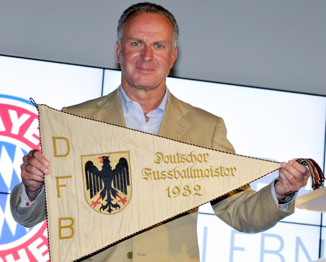 Румениге към Юнайтед: Какви са тези имейли, да не сме ученички?