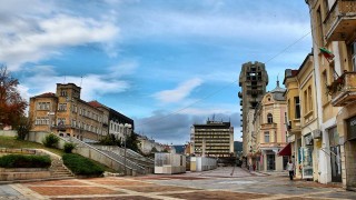 Две дами се сдобиха с обвинения след побой над трета