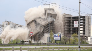 Взривиха сградата на ИПК Родина На място има пожарни и