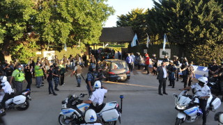 Покойната аржентинска футболна легенда Диего Марадона беше погребан близо до