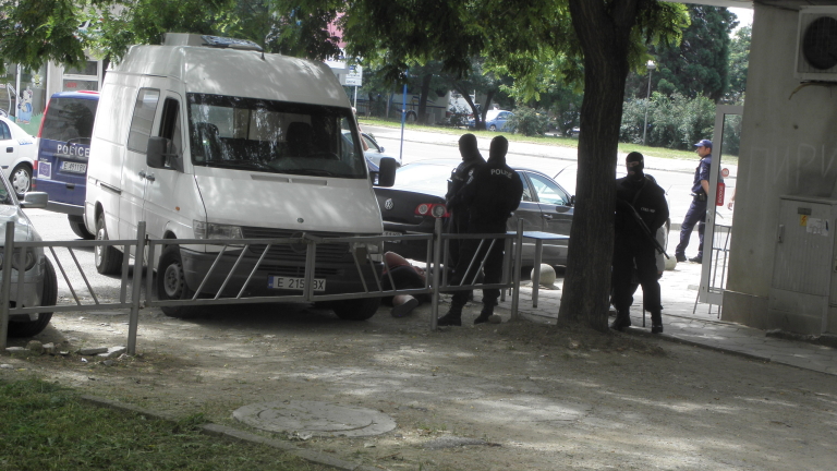 15 задържани при полицейска операция в Бургас